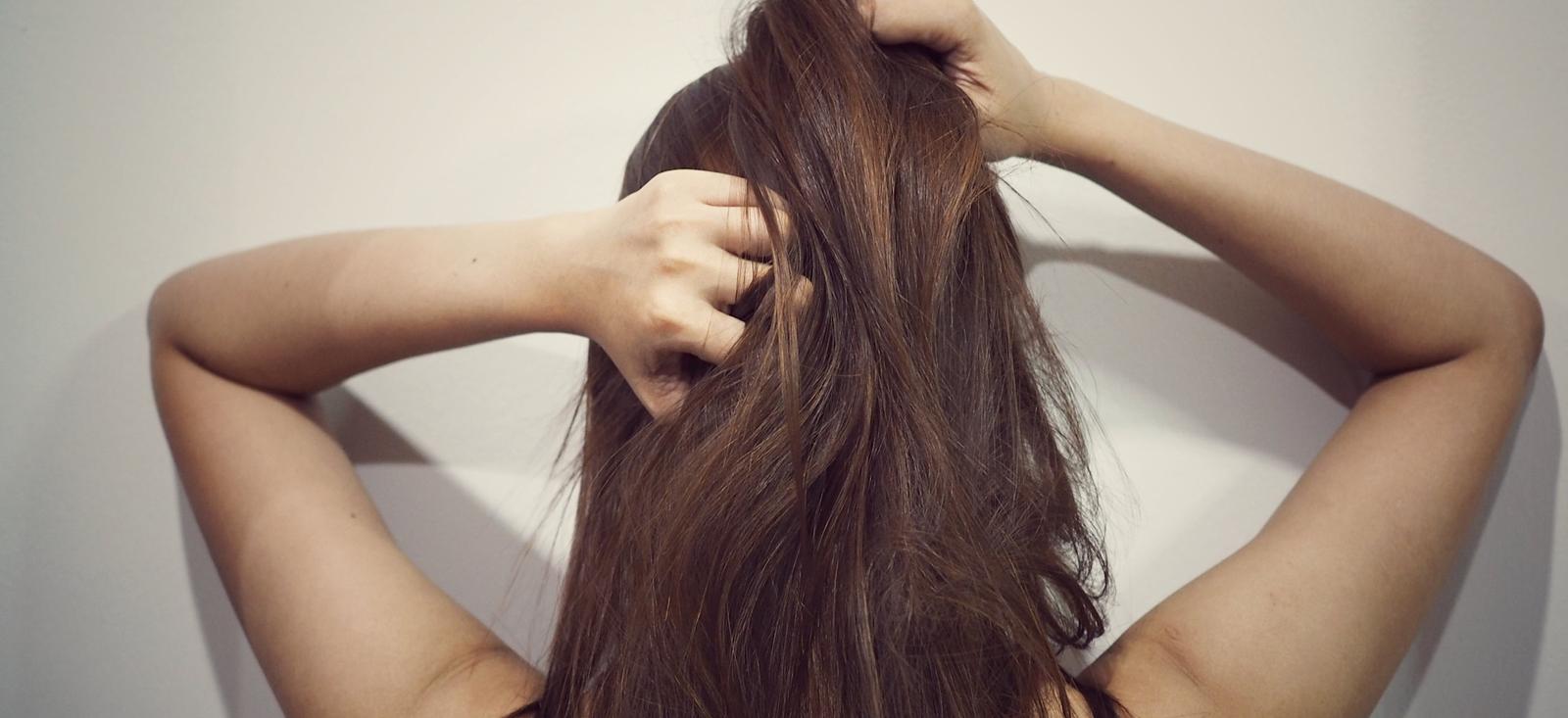 A women scratching the back of her head.