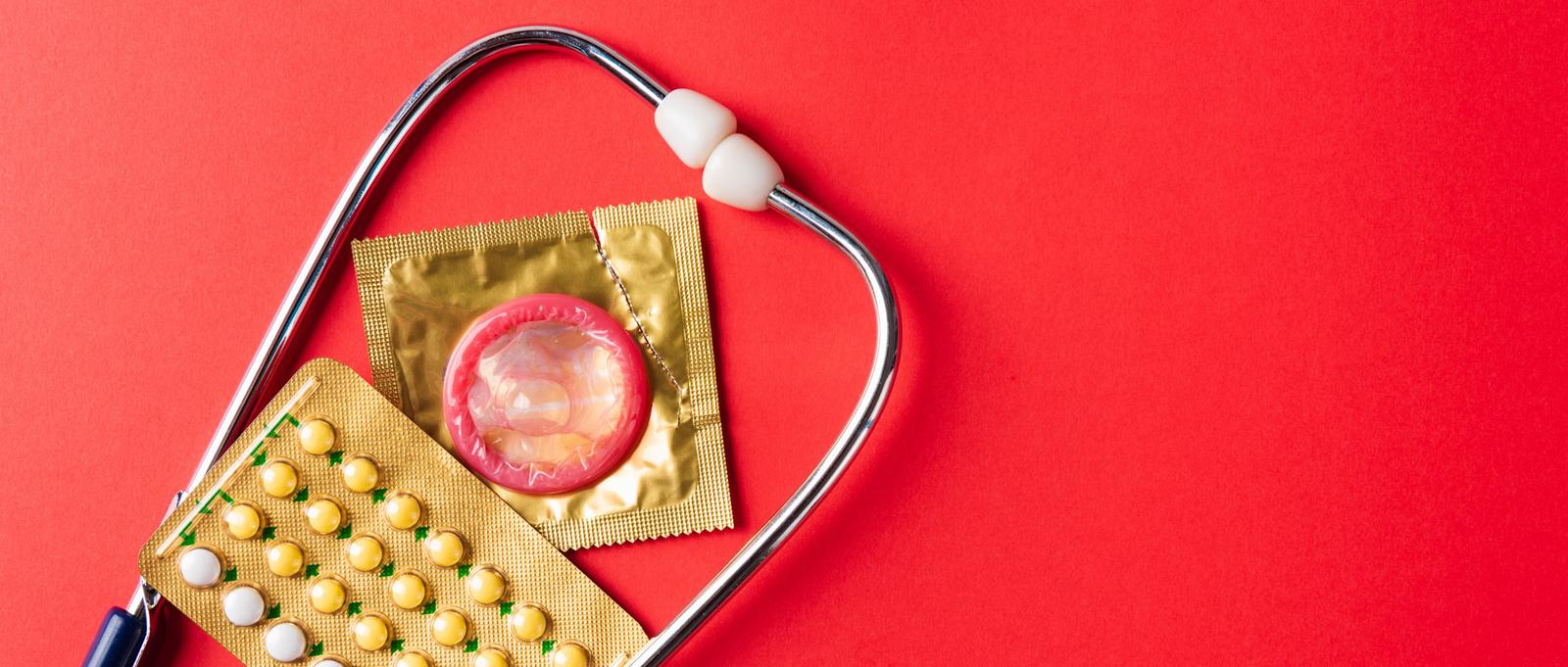 ¿Con qué frecuencia se debe acudir a un centro de salud sexual para una revisión?