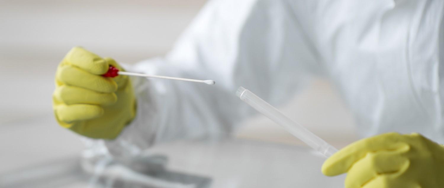 COVID-19: ¿quién puede hacerse la prueba del coronavirus según las nuevas directrices del Reino Unido?