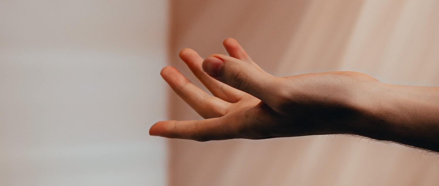 ¿Es peligroso agrietarse las articulaciones?