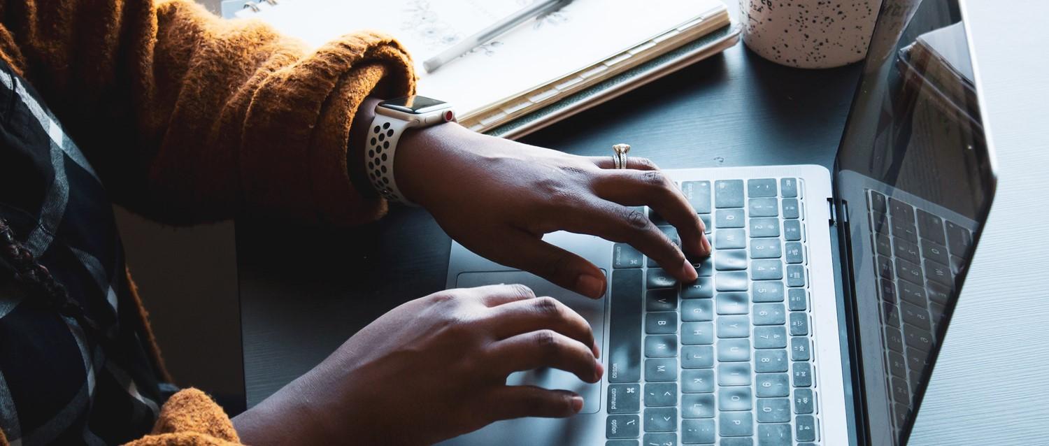 Cómo proteger su salud mental en el lugar de trabajo como mujer negra