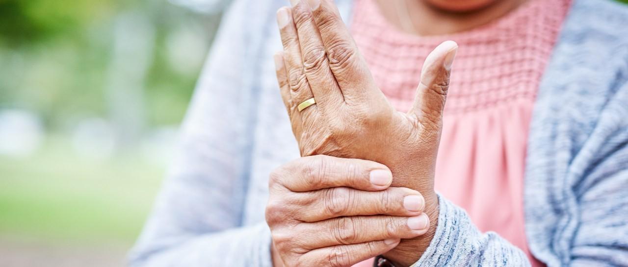 ¿Cómo prevenir la osteoporosis durante la menopausia?