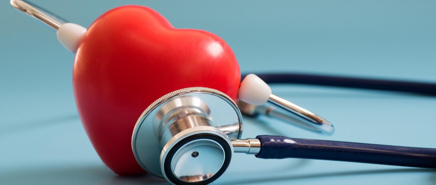 ¿Qué hay que hacer si alguien sufre una parada cardiaca?