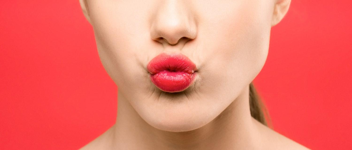 ¿Se puede contraer clamidia por besar?